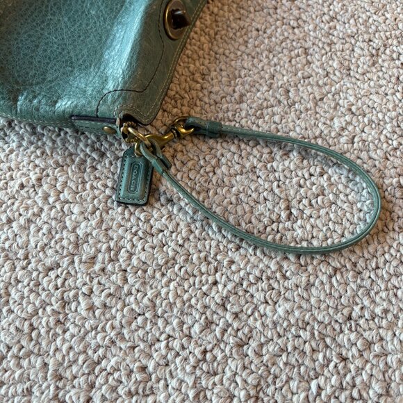 Coach Chelsea Turnlock Wristlet – Rare Mineral Leather – Classic Preppy Style - Picture 4 of 9